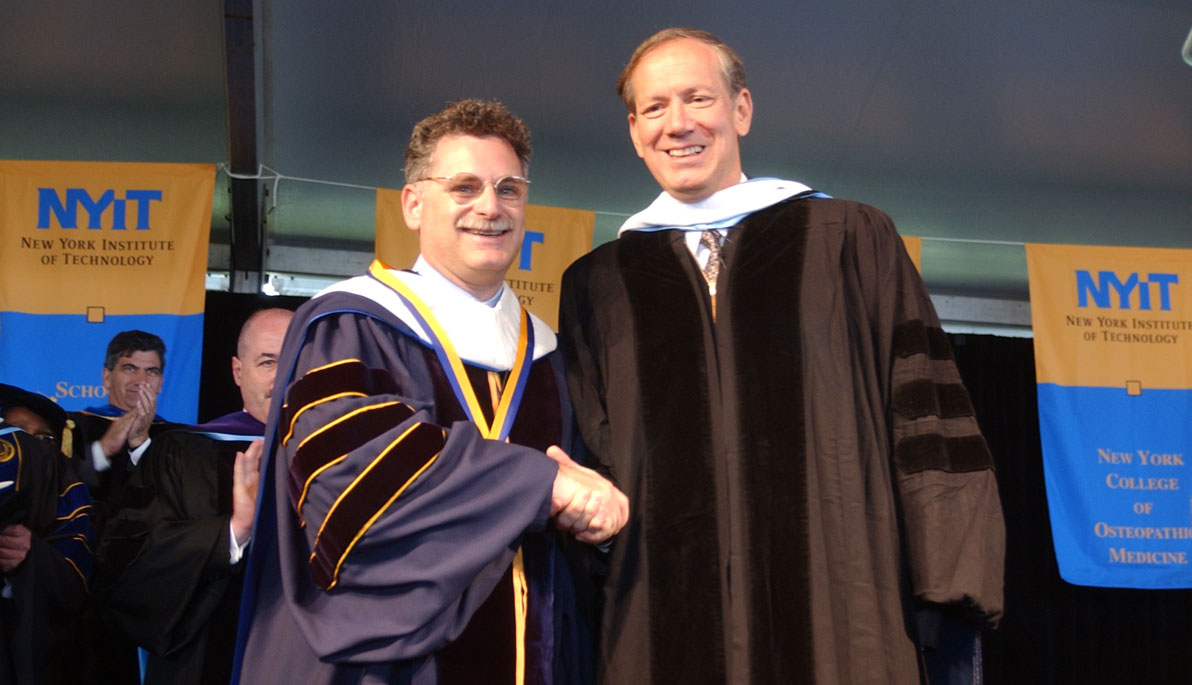 Gov. George Pataki Addresses NYIT Graduates in 2002