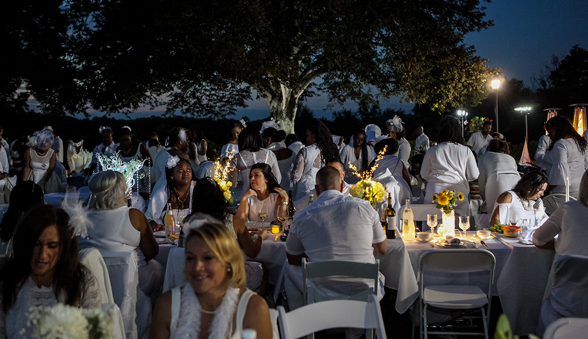 Attendees at Le Diner en Blanc at NYIT de Seversky Mansion.