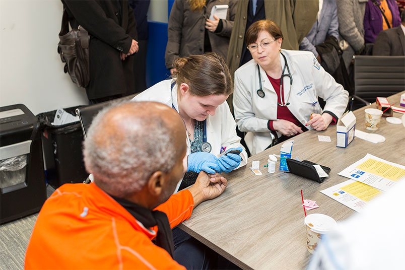 Members of NYIT College of Osteopathic Medicine preforming screenings.