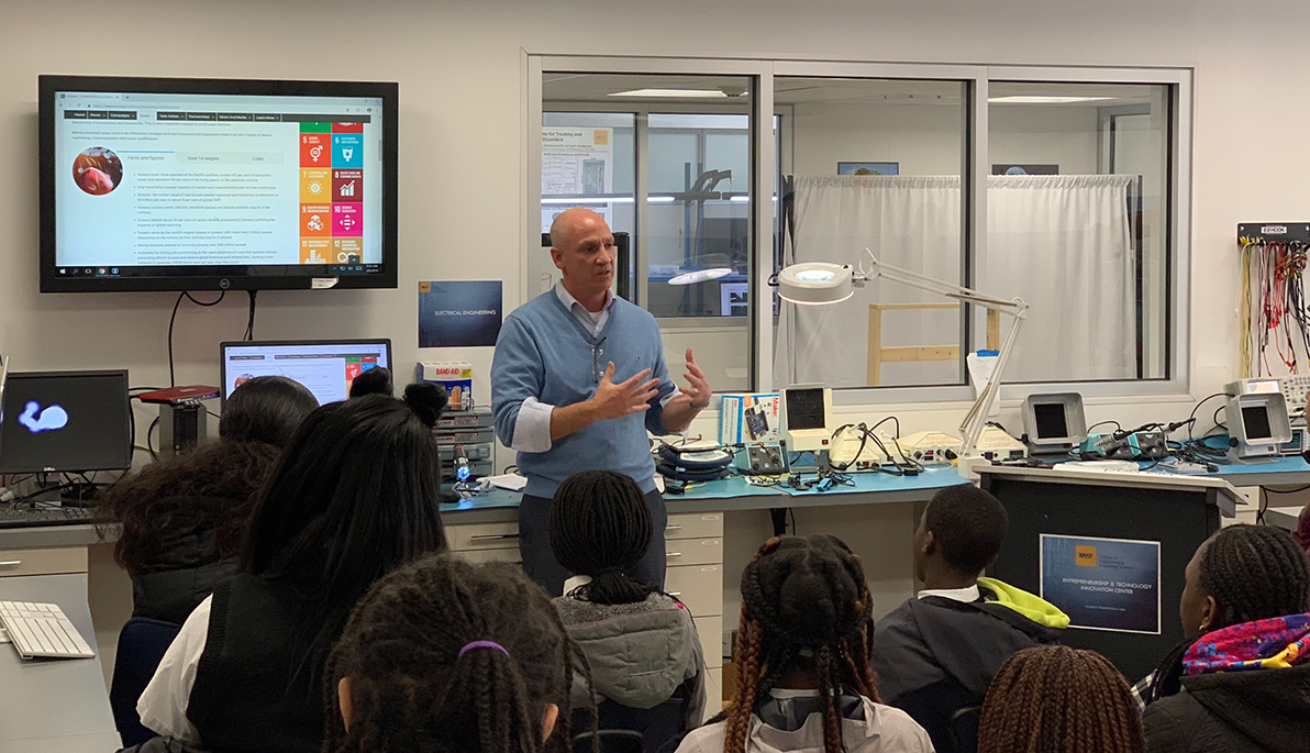 NYIT ETIC Director Michael Nizich leading a class.