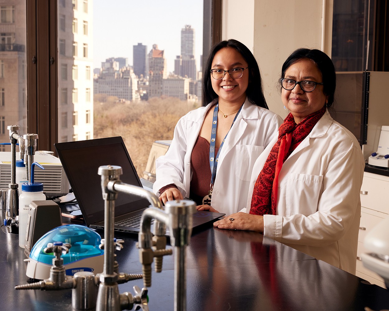 student and faculty working in lab