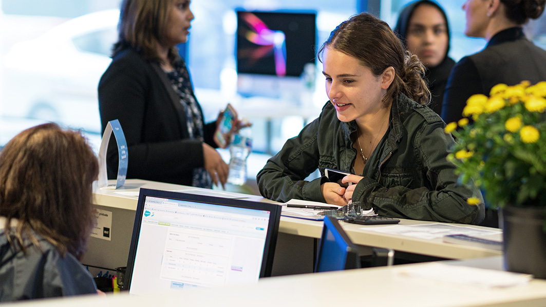 NYIT student meeting with Registrar